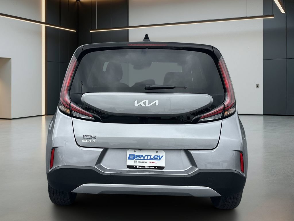 Used 2025 Kia Soul LX w/ LX Technology Package FWD image 5