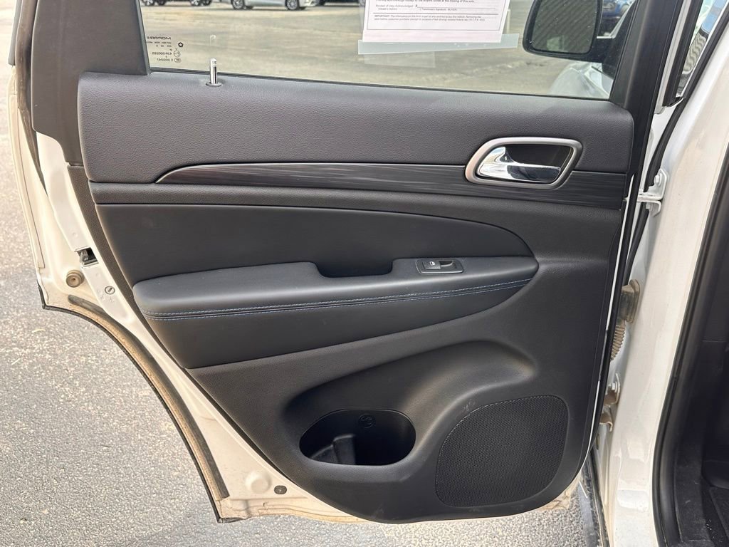 Used 2019 Jeep Grand Cherokee Laredo image 15
