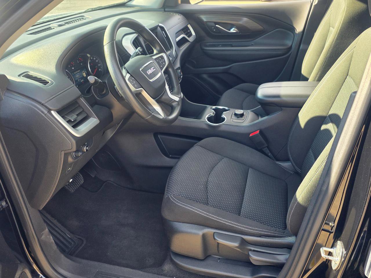 Used 2024 GMC Terrain SLE image 31