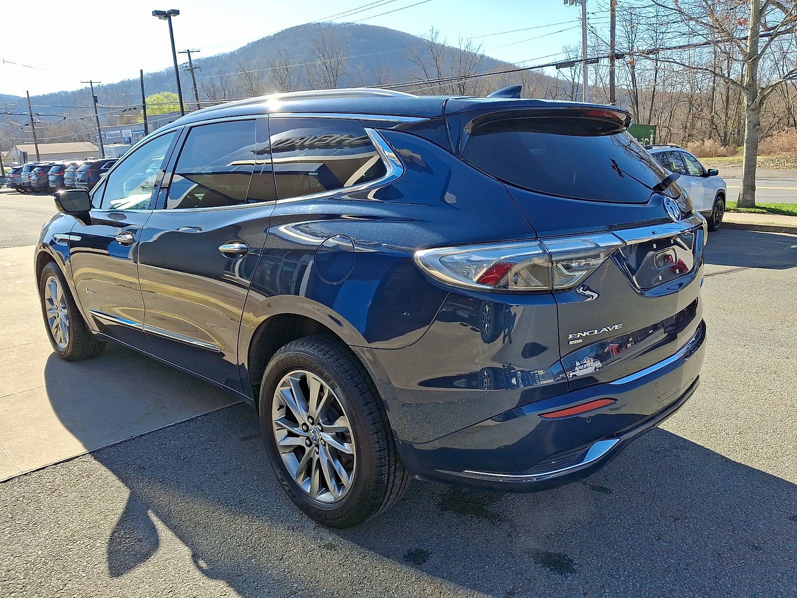 Used 2023 Buick Enclave Avenir w/ Avenir Technology Package image 4