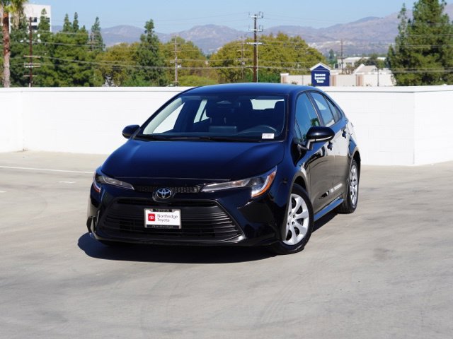Certified 2025 Toyota Corolla LE FWD image 5