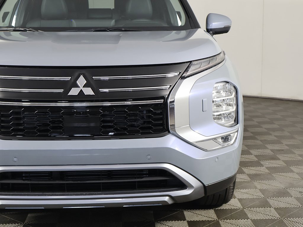 New 2025 Mitsubishi Outlander SE image 16