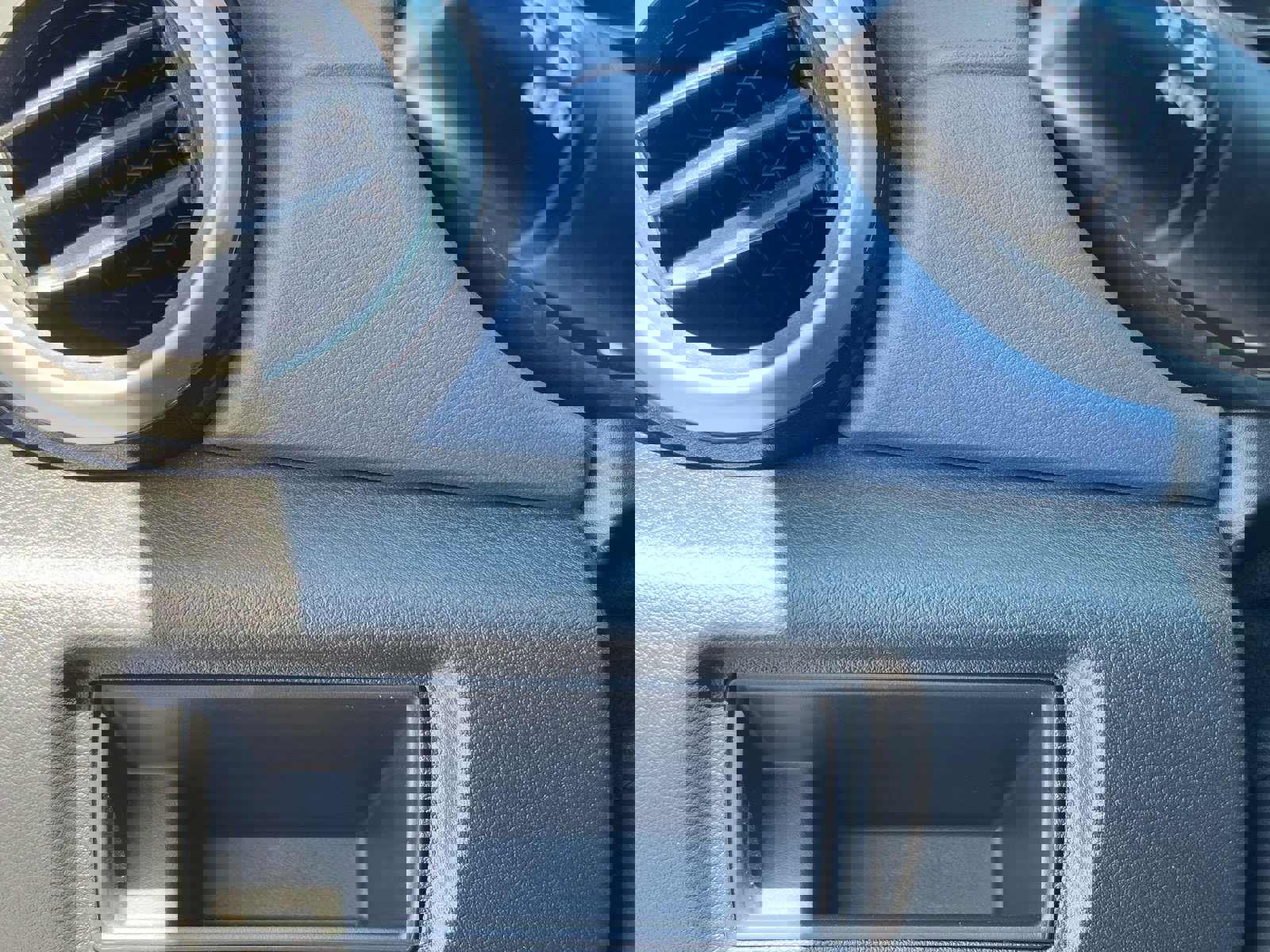 Used 2025 Nissan Versa SV image 28