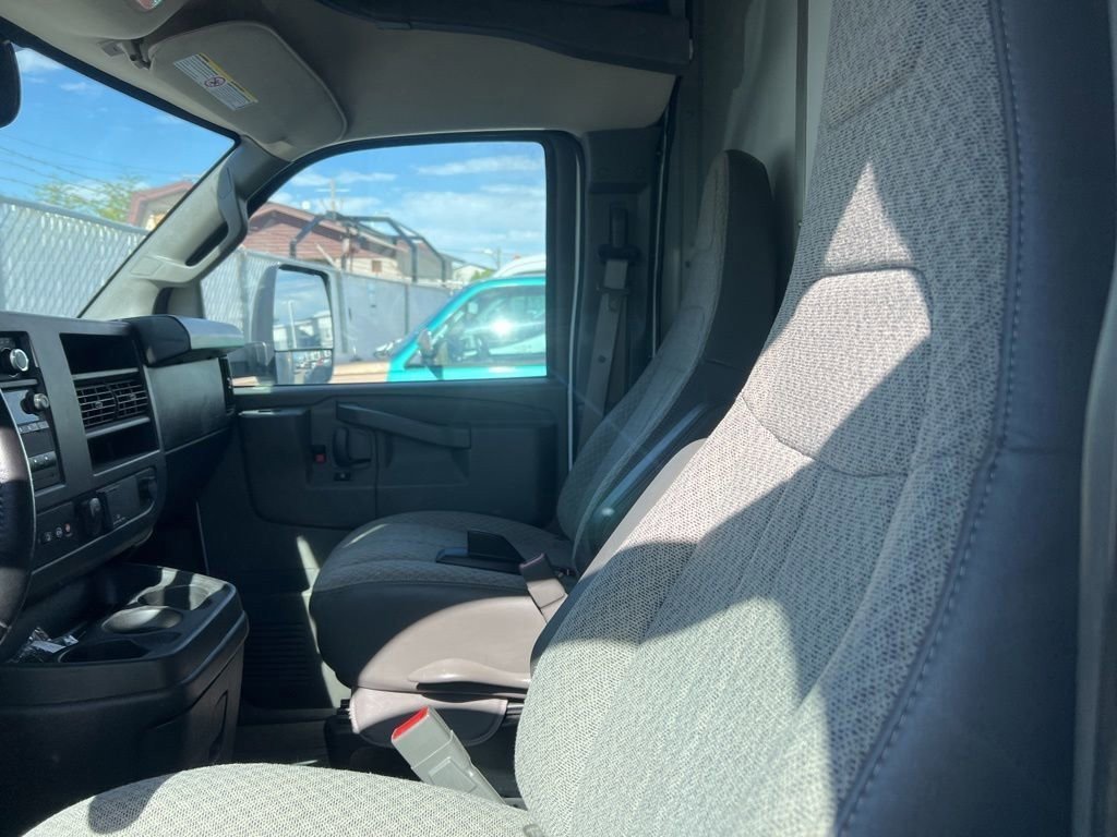 Used 2022 Chevrolet Express 3500 w/ Power Convenience Package RWD image 18