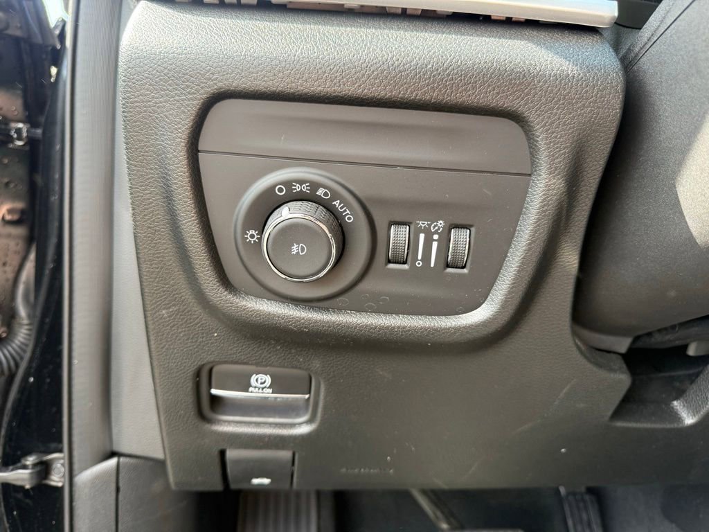 Used 2023 Jeep Grand Cherokee L Limited AWD/4WD image 17