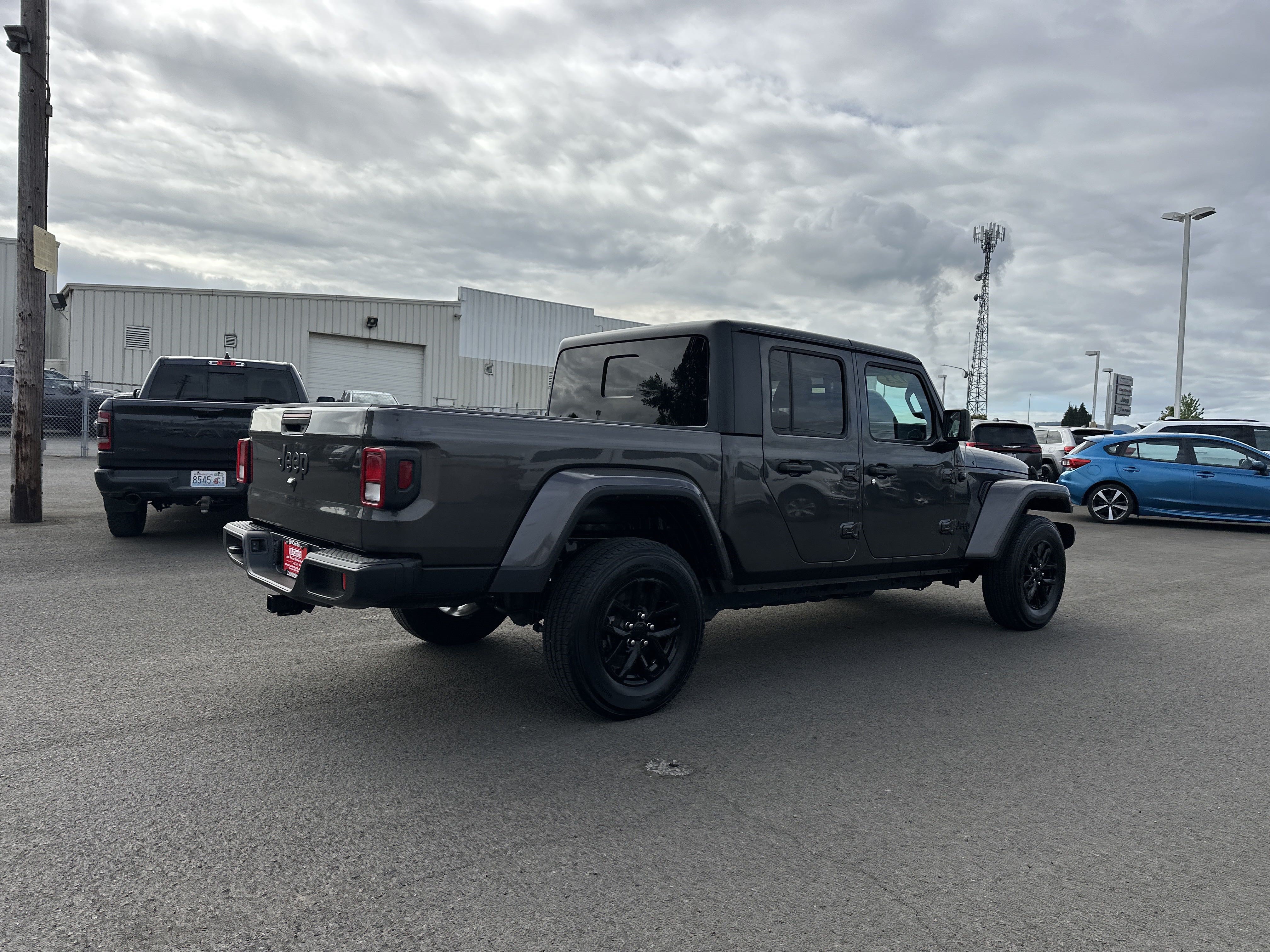 Used 2023 Jeep Gladiator Sport AWD/4WD image 6