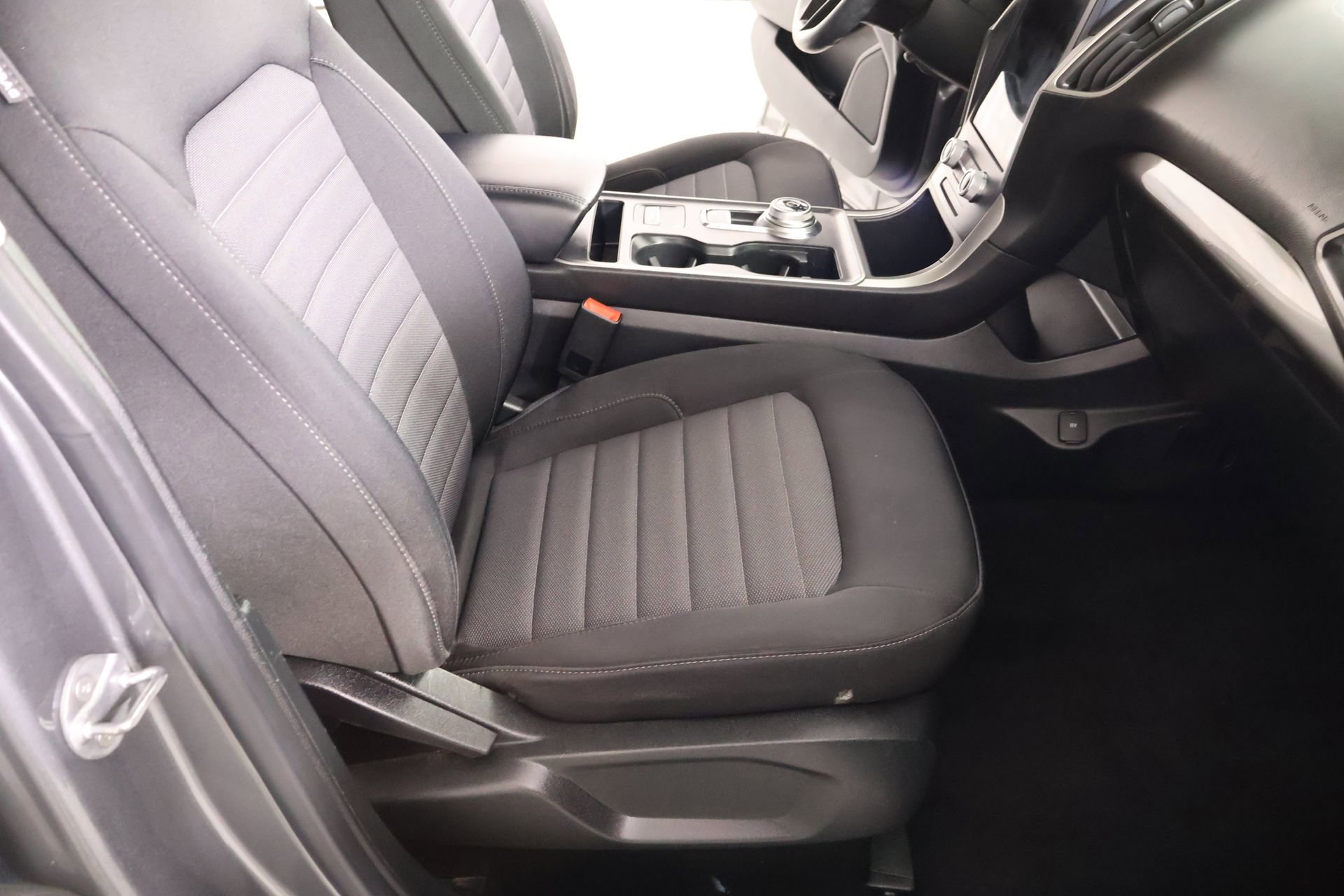 Used 2022 Ford Edge SE AWD/4WD image 12
