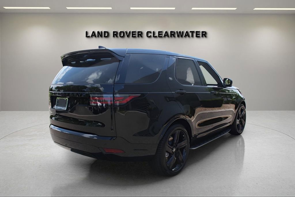 New 2025 Land Rover Discovery Dynamic SE image 4