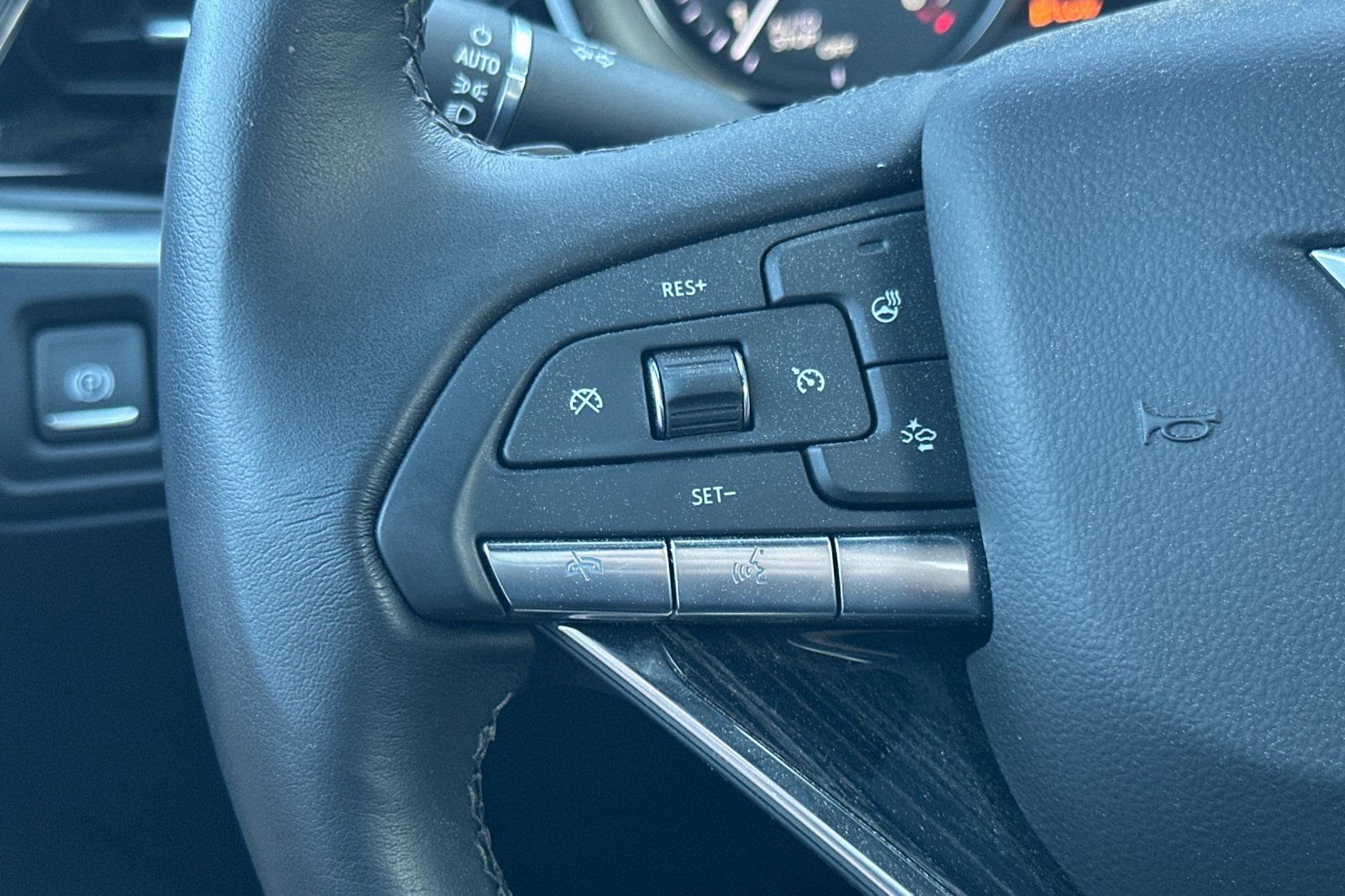 Used 2025 Cadillac XT6 Premium Luxury w/ Technology Package image 38