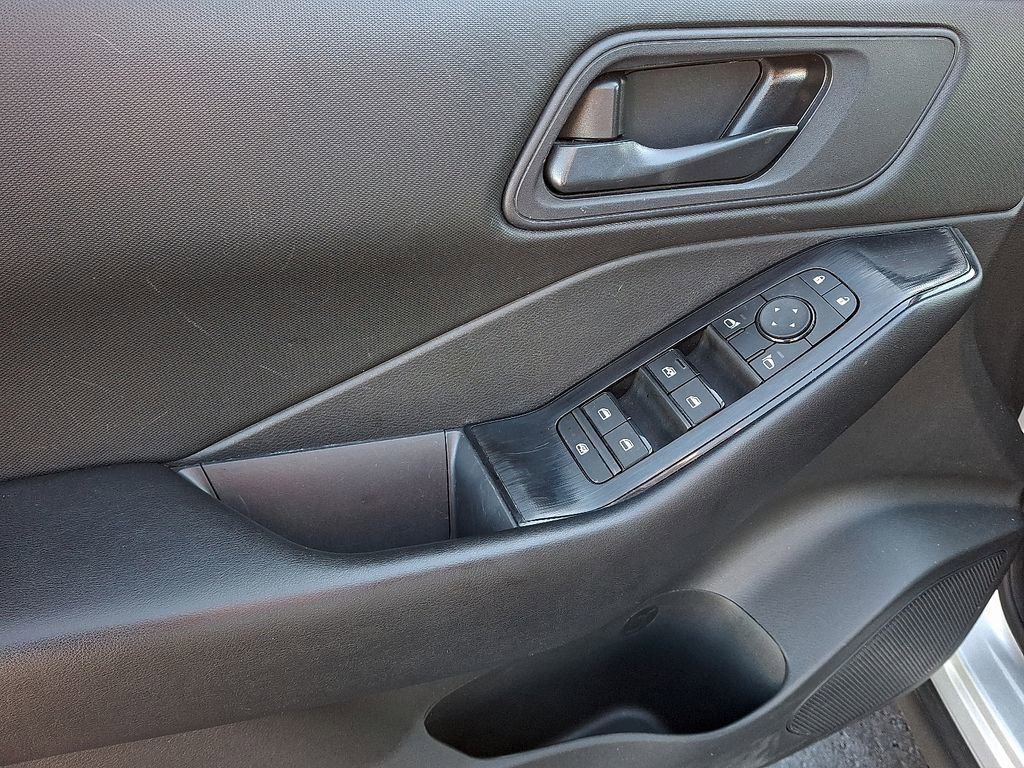 Used 2024 Nissan Rogue S image 12