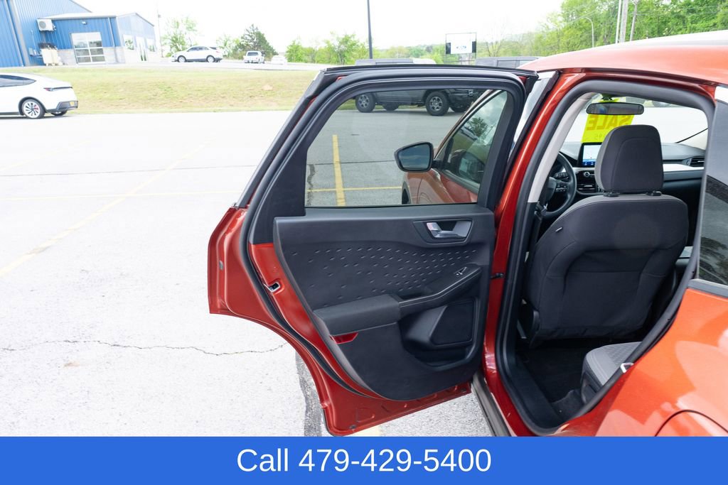 Used 2020 Ford Escape SE image 14