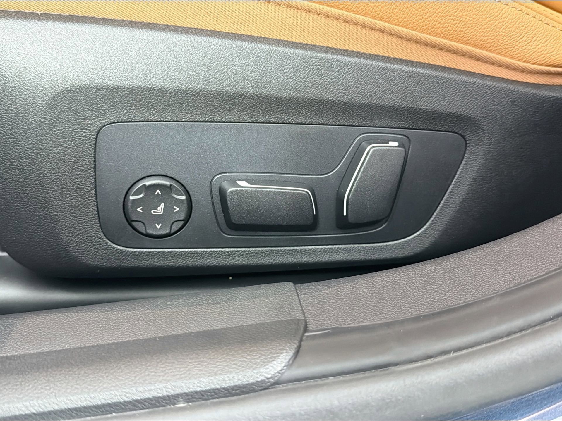 New 2026 BMW 330i xDrive Sedan w/ Premium Package image 18