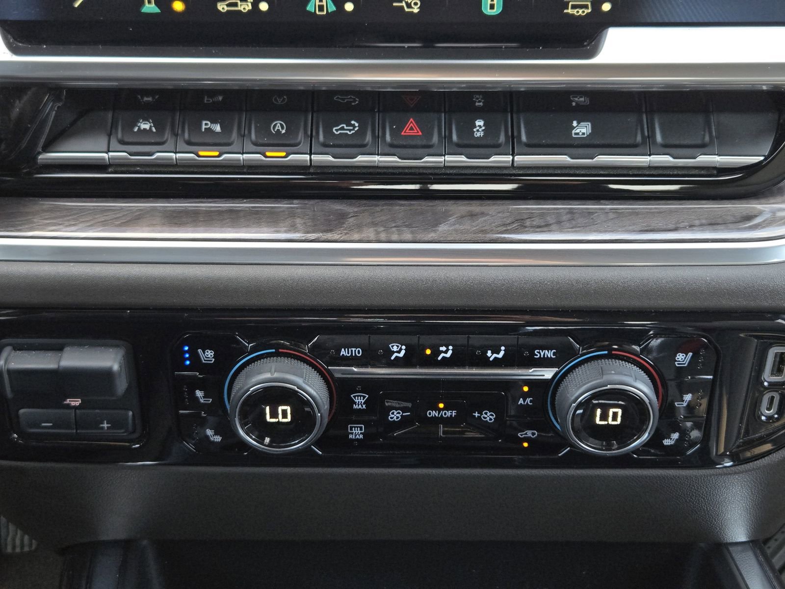 Certified 2022 Chevrolet Silverado 1500 LTZ w/ Technology Package image 22