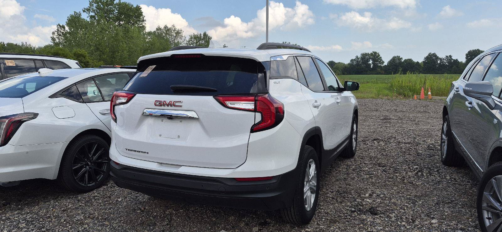 Used 2023 GMC Terrain SLE w/ Driver Convenience Package FWD image 2