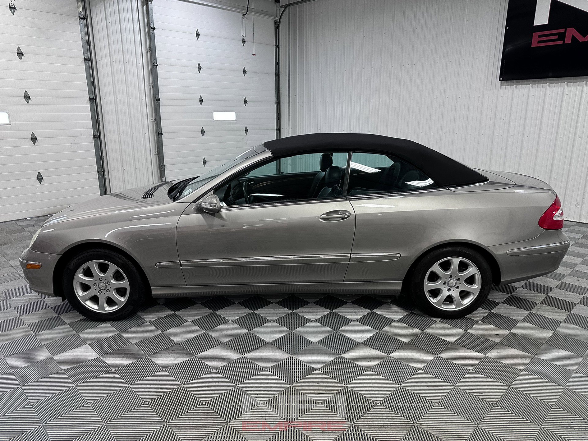 Used 2004 Mercedes-Benz CLK 320 Cabriolet image 2