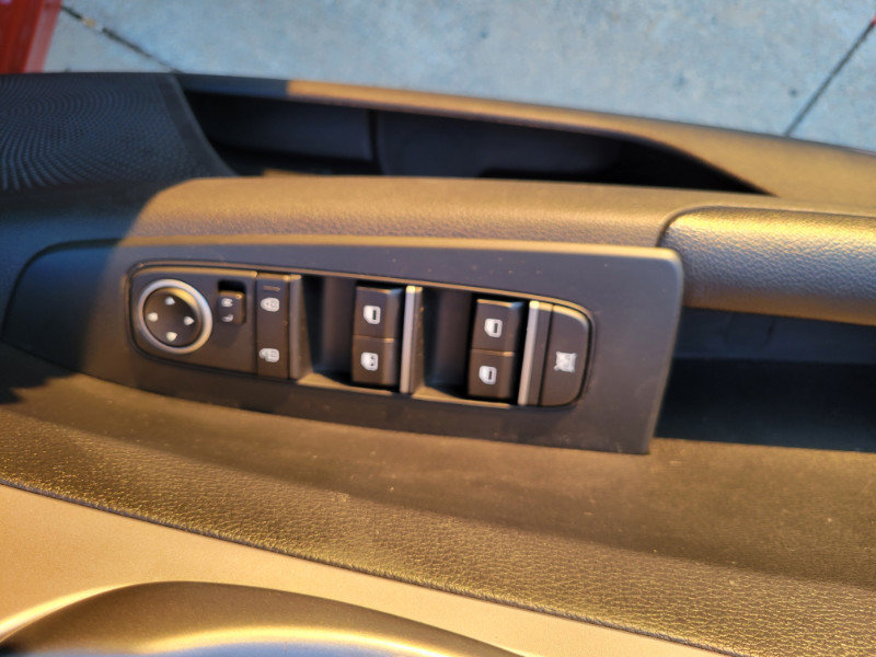 Used 2022 Kia Forte LXS FWD image 17