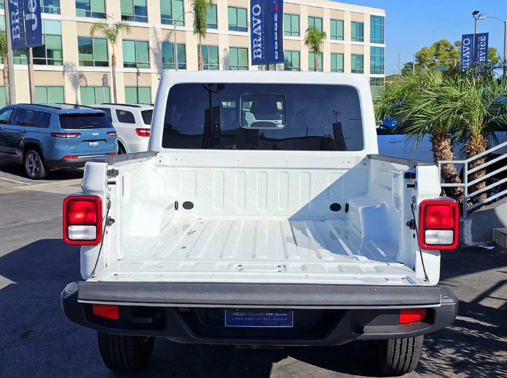New 2026 Jeep Gladiator Sport AWD/4WD image 7