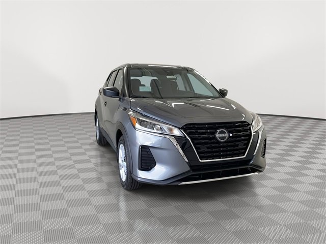 Certified 2025 Nissan Kicks Play S image 3
