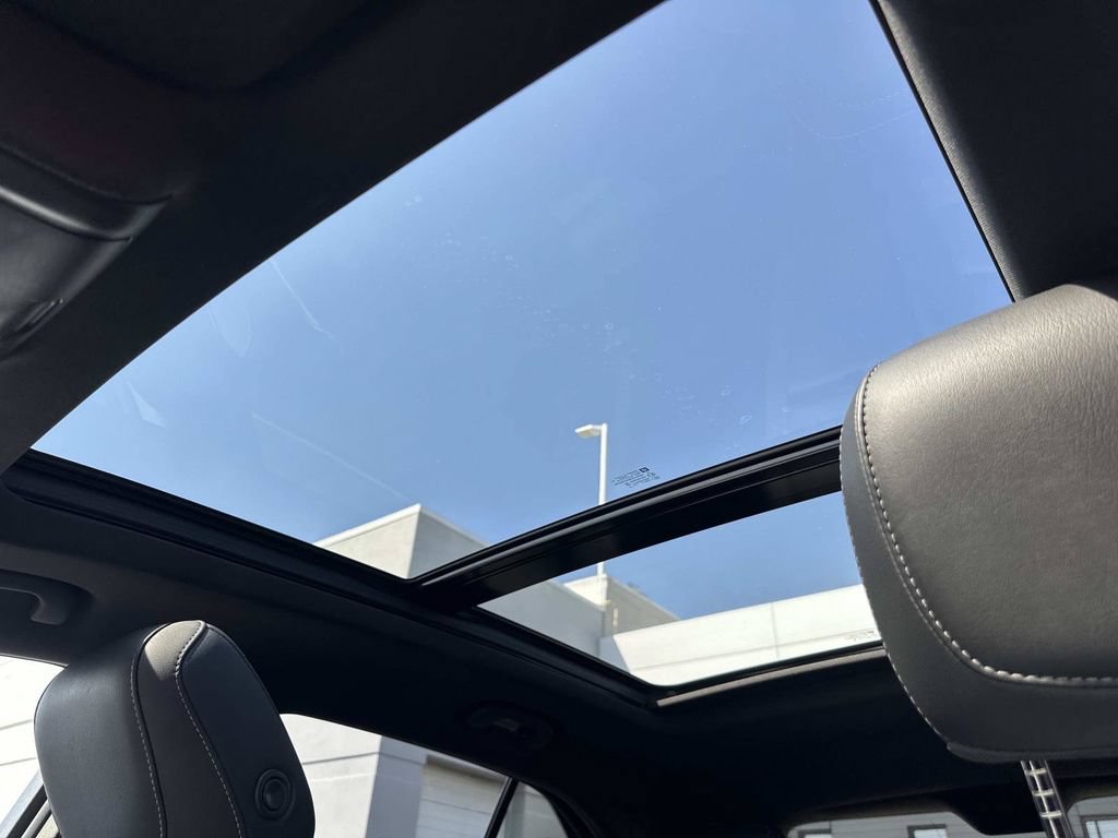 Used 2019 Cadillac XT4 Premium Luxury w/ Cold Weather Package AWD/4WD image 27