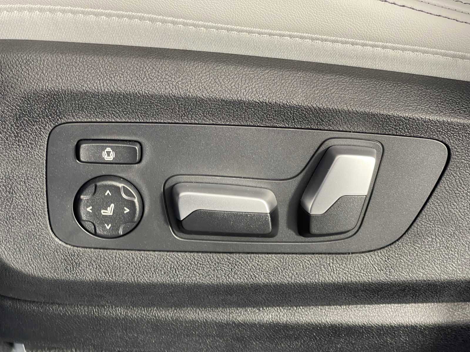 New 2026 BMW X5 xDrive40i w/ M Sport Package image 14