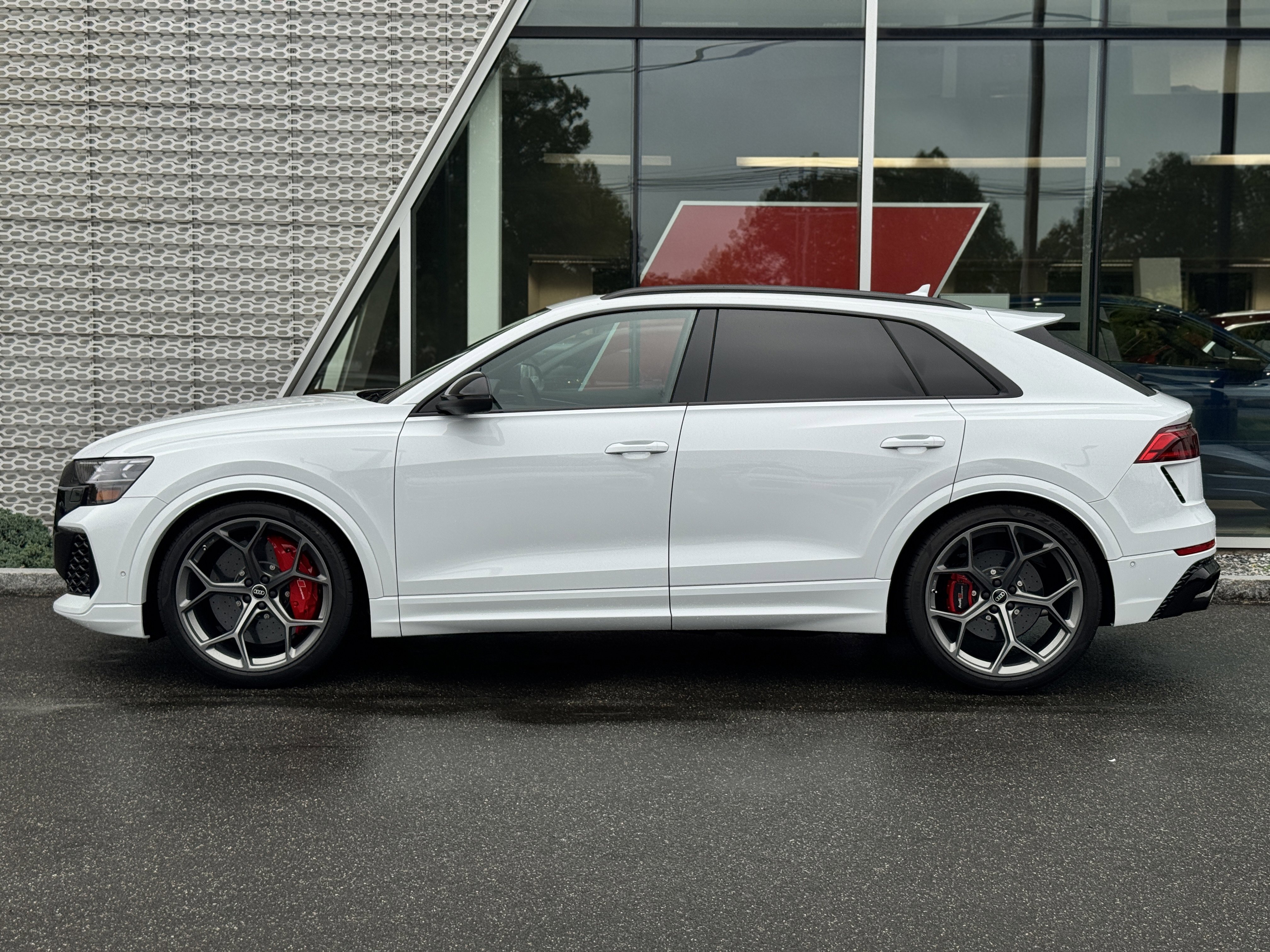 New 2025 Audi RS Q8 performance image 2