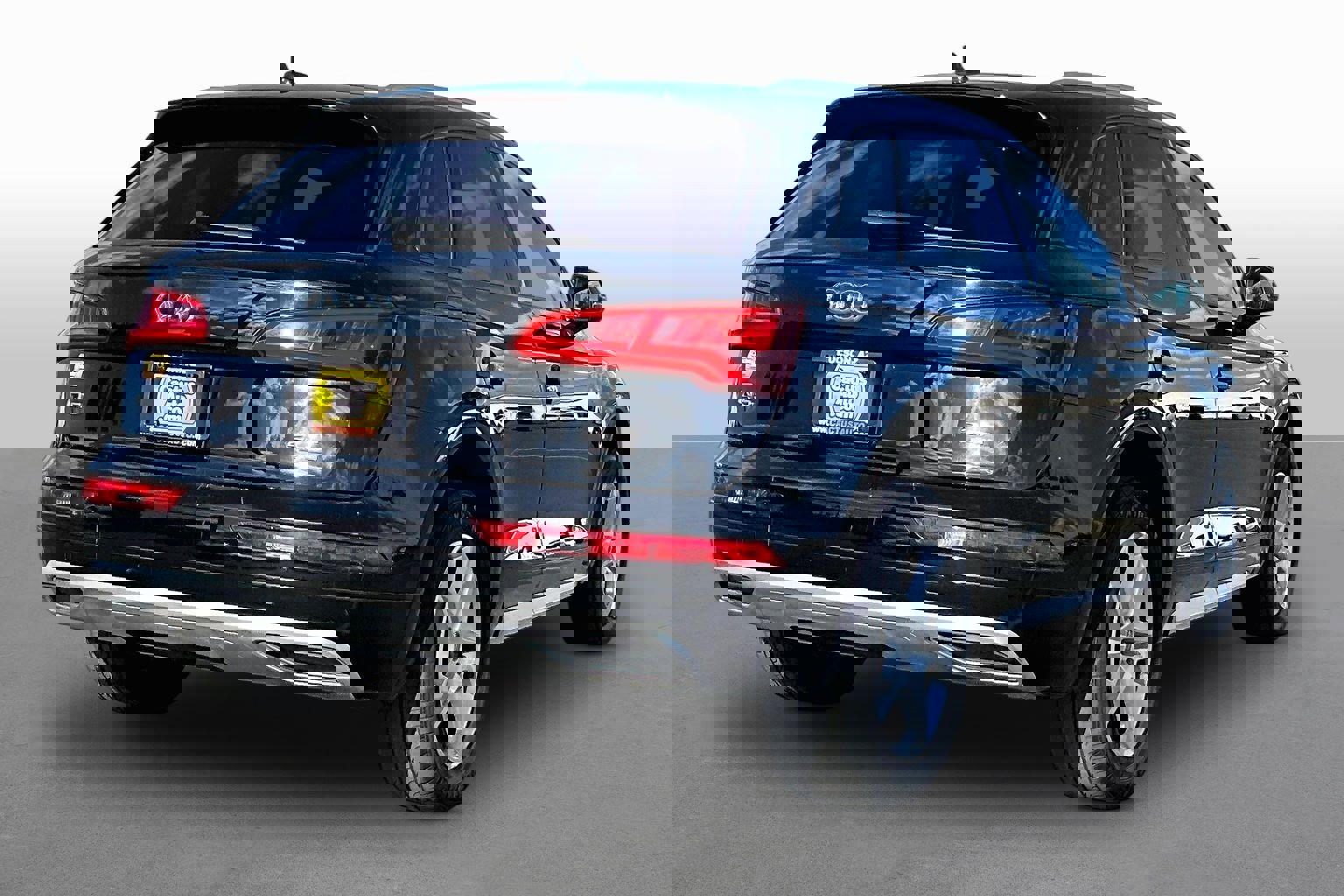 Used 2018 Audi Q5 2.0T Premium AWD/4WD image 2