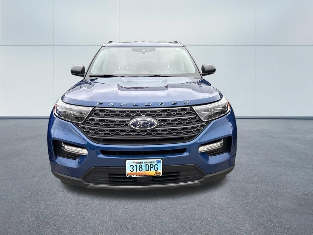 Used 2021 Ford Explorer XLT w/ Equipment Group 202A AWD/4WD image 2
