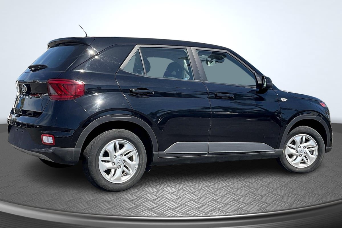 Used 2024 Hyundai Venue SE FWD image 13