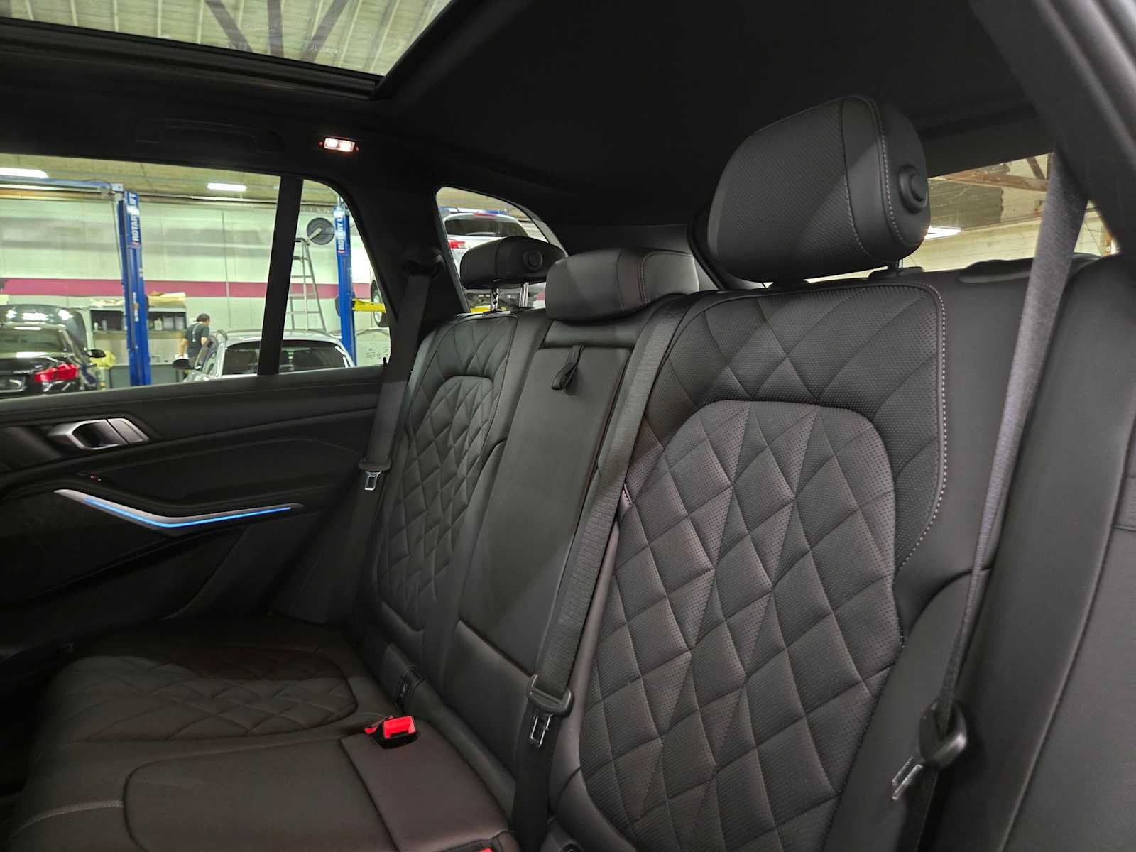 Used 2024 BMW X5 xDrive50e w/ Parking Assistance Package AWD/4WD image 18