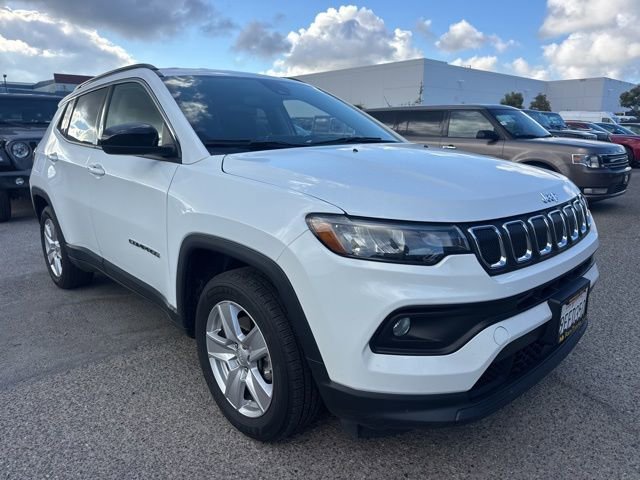 Used 2022 Jeep Compass Latitude FWD image 3