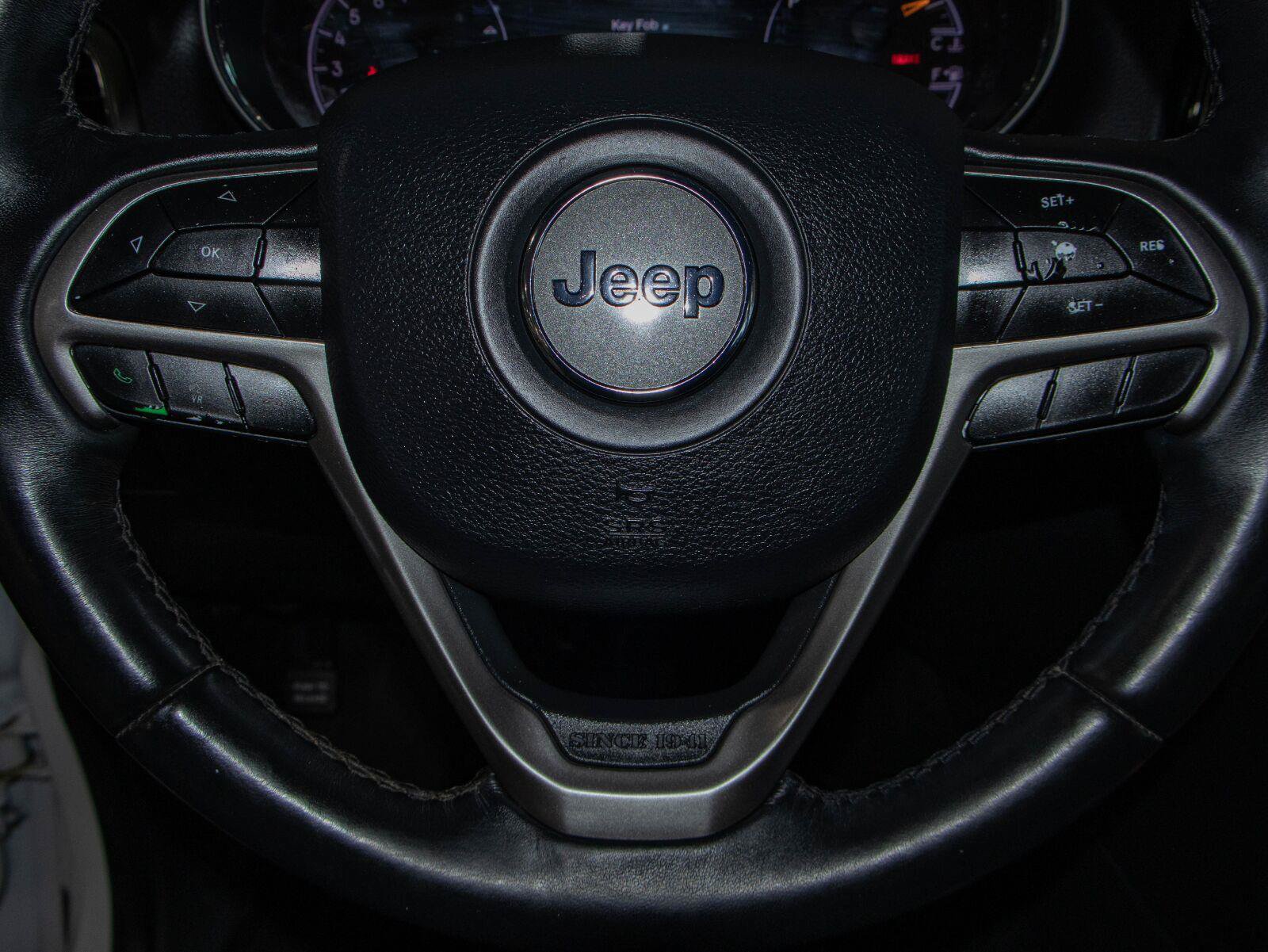 Used 2019 Jeep Grand Cherokee Limited w/ Luxury Group II RWD image 12
