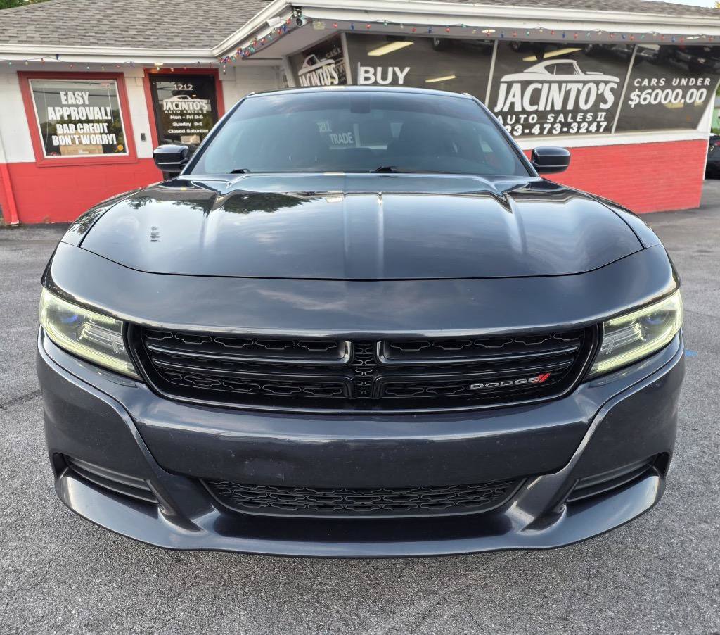 Used 2018 Dodge Charger SXT RWD image 3