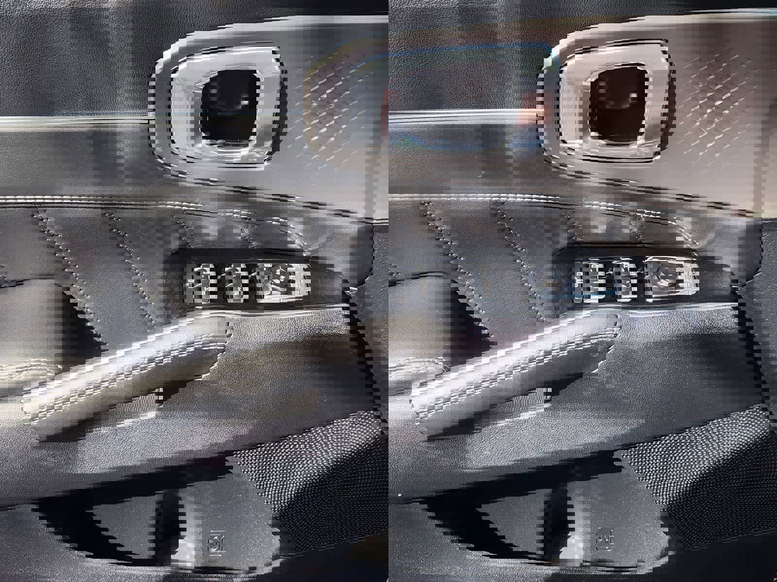 Certified 2023 Kia Sorento SX image 23