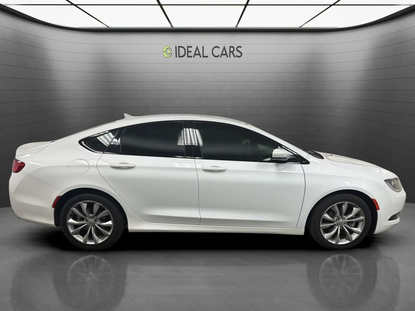 Used 2015 Chrysler 200 S w/ Navigation & Sound Group I FWD image 4