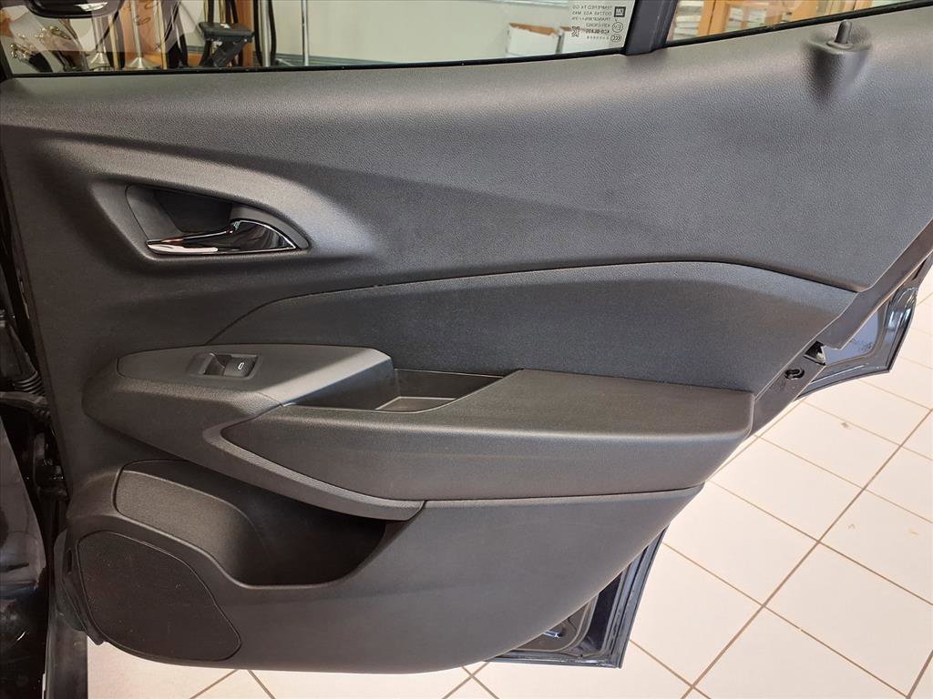 Used 2024 Chevrolet Trax RS w/ Sunroof Package image 12