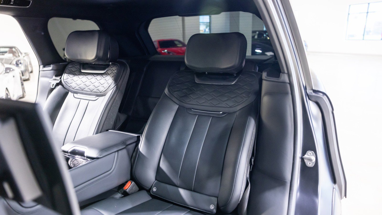 Used 2024 Land Rover Range Rover SV image 35