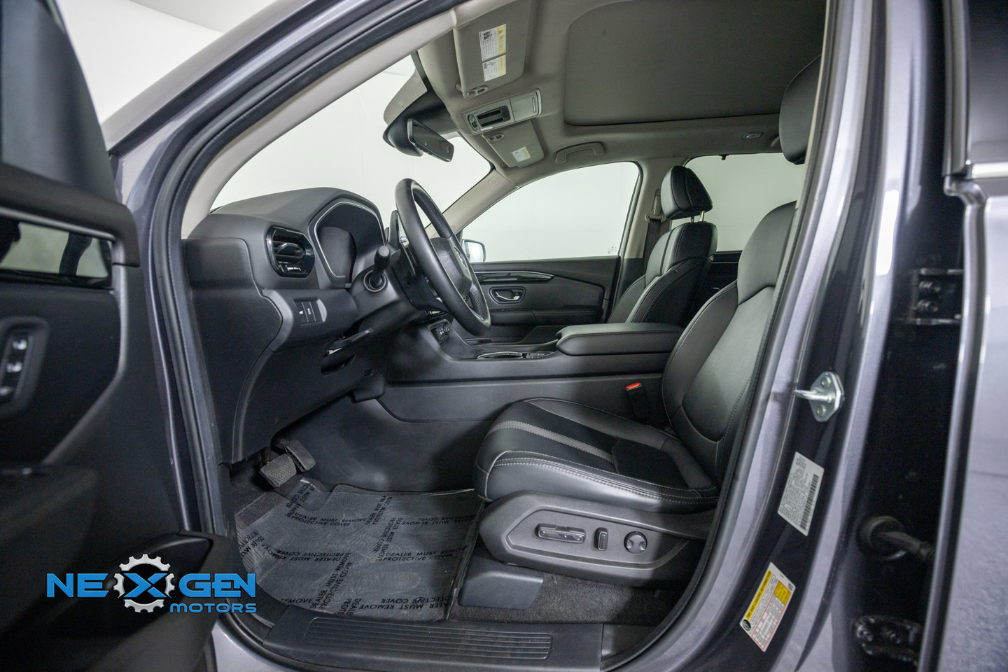 Used 2025 Honda Pilot Touring image 12