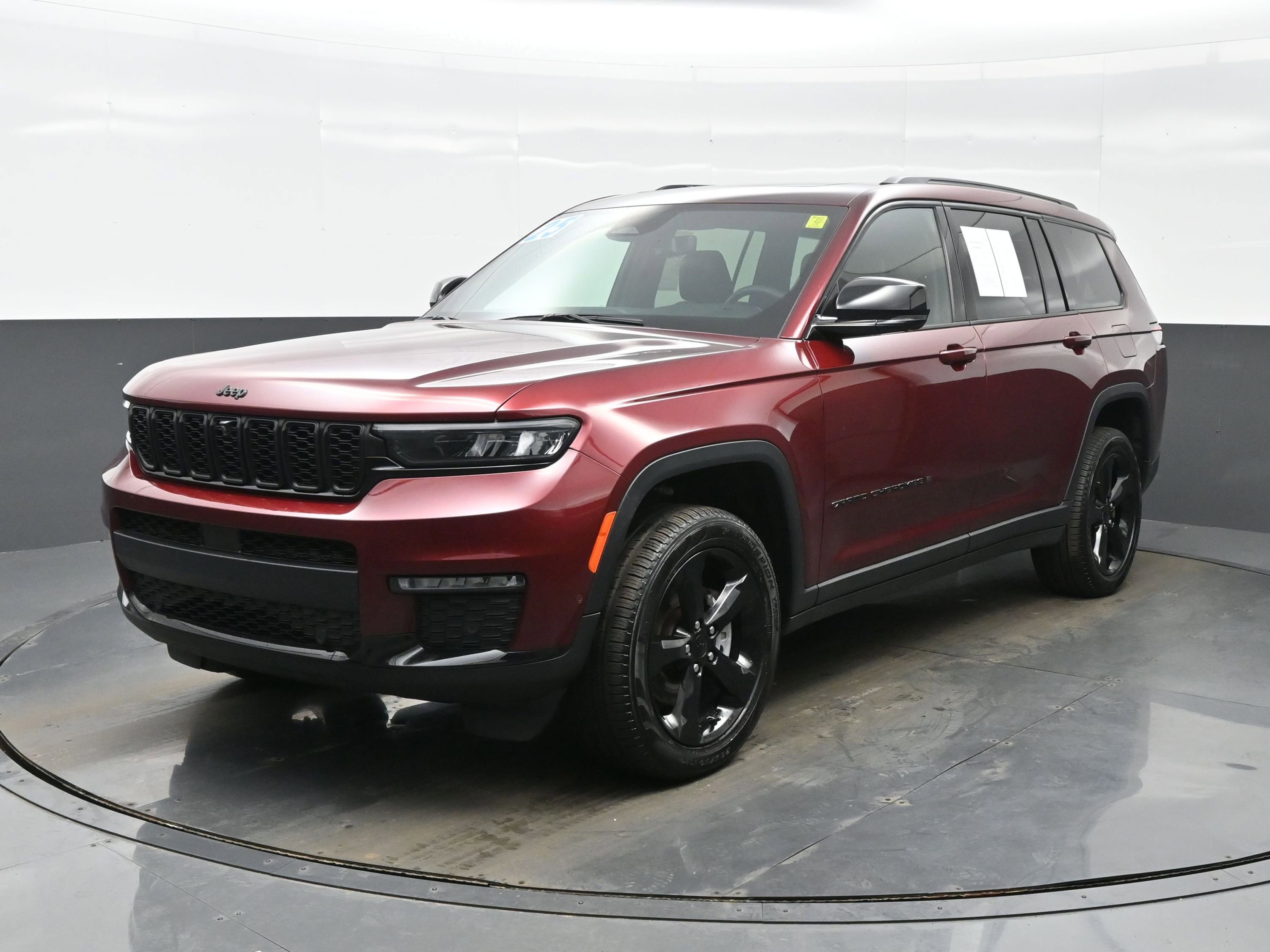 Used 2025 Jeep Grand Cherokee L Limited w/ Luxury Tech Group II image 2