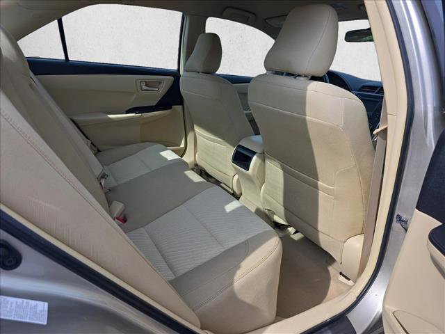 Used 2015 Toyota Camry LE FWD image 11