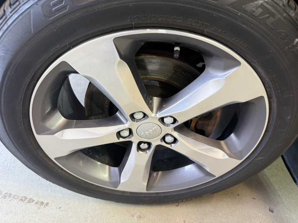 Used 2012 Jeep Grand Cherokee Overland AWD/4WD image 31