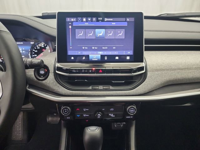 Used 2024 Jeep Compass Latitude image 20