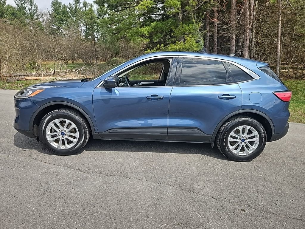 Used 2020 Ford Escape SE image 2