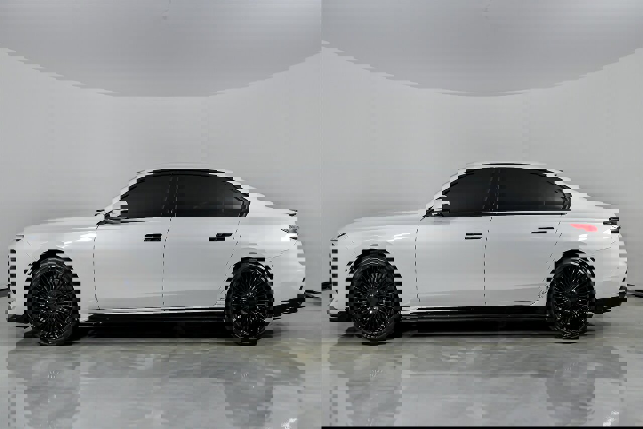 Used 2025 BMW 760i xDrive w/ Executive Package image 7