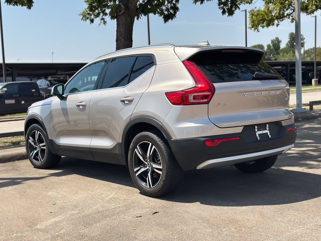 Used 2023 Volvo XC40 B5 Plus AWD/4WD image 4