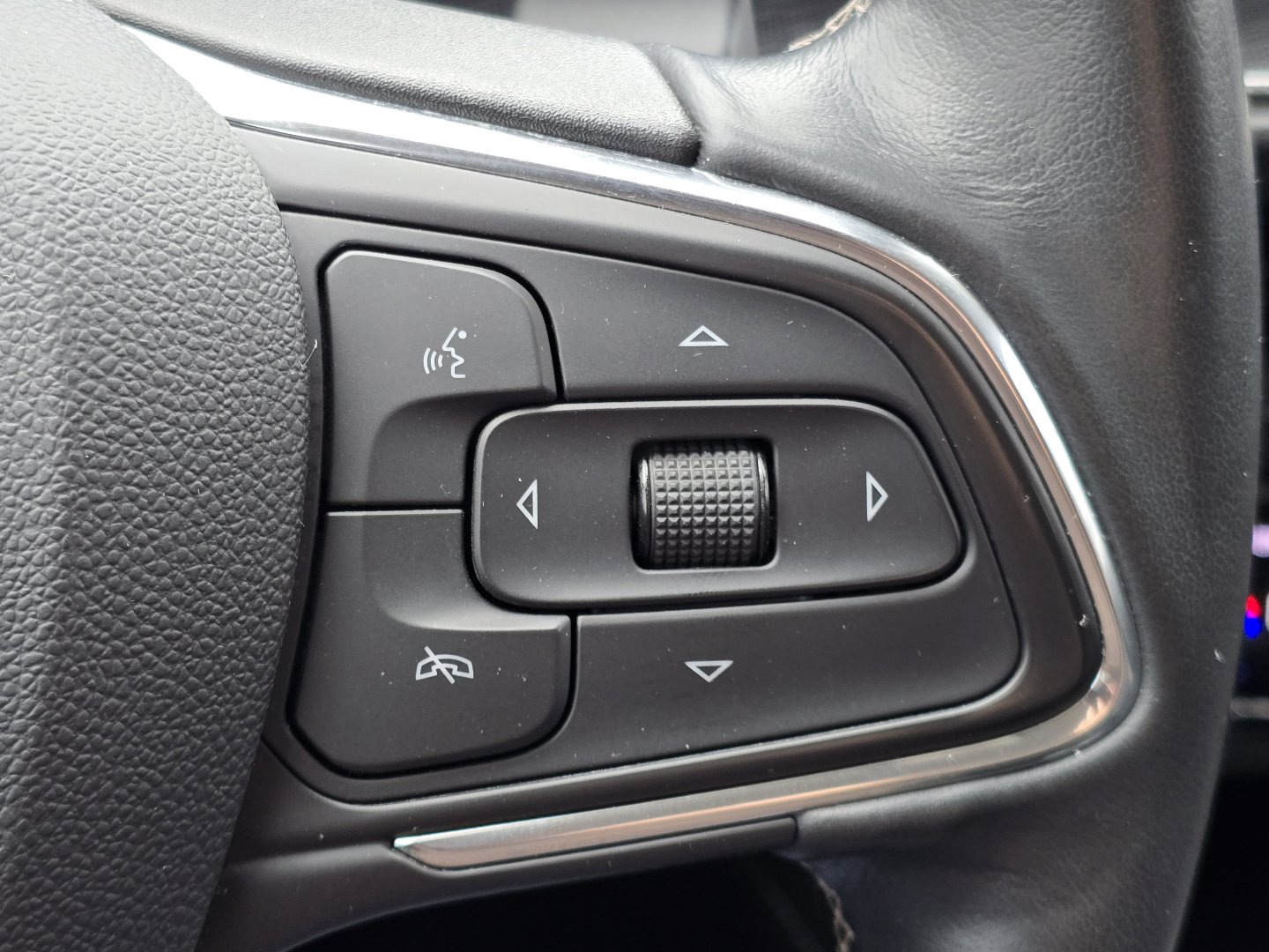 Used 2023 Buick Envision Essence image 14