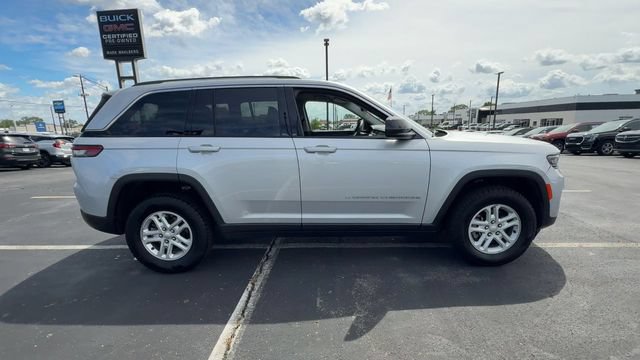 Used 2023 Jeep Grand Cherokee Laredo w/ Luxury Tech Group I AWD/4WD image 9