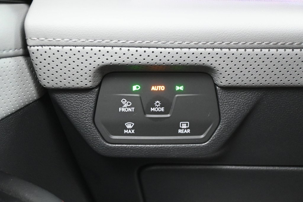 Used 2025 Volkswagen Atlas Peak Edition SE AWD/4WD image 20