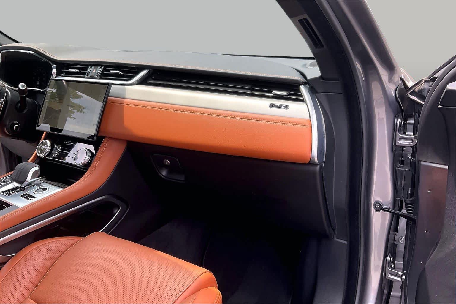 Used 2025 Jaguar F-PACE R-Dynamic S AWD/4WD image 18