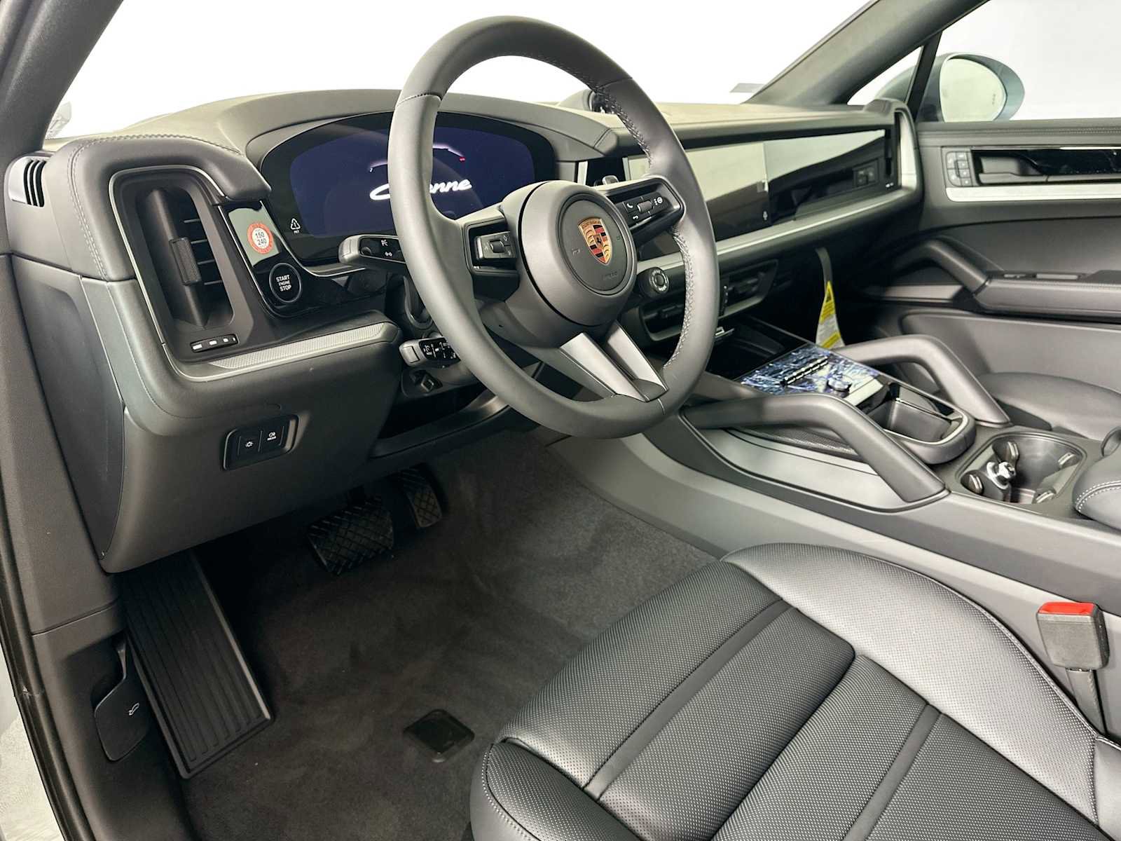 New 2025 Porsche Cayenne Coupe image 4