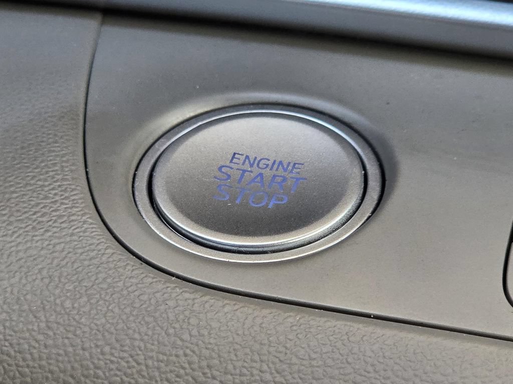 Used 2023 Hyundai Elantra SEL w/ Convenience Package FWD image 18